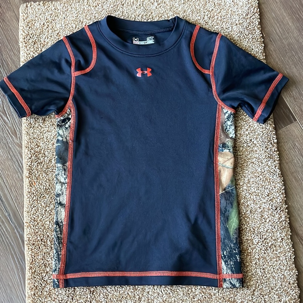 Under Armour short sleeve camo black shirt 3T